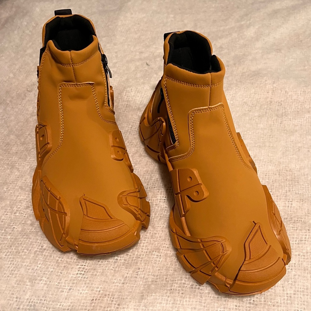WDG new Casual, Sport and Work shoe, breathable and anti-slip.